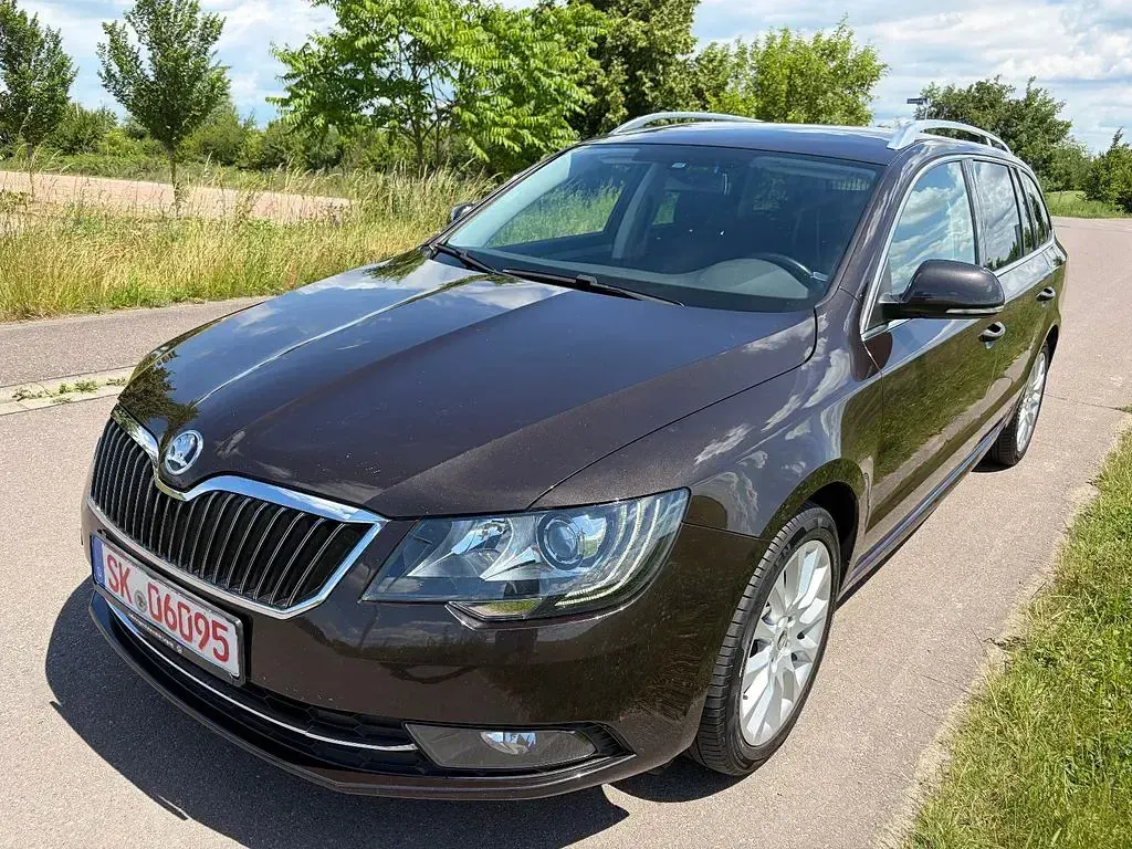Gebraucht Skoda Superb Exclusive 170 PS (125 kW) 2014 Braun Kombi
