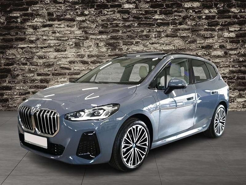 Grau Gebraucht 2022 BMW 230e Active Tourer Van / Kleinbus | 32.500 € (Guter Preis) - Bild 1/4