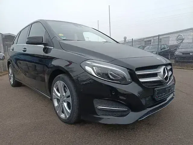 Gebraucht Mercedes B200 136 PS (100 kW) 2015 Schwarz Kleinwagen