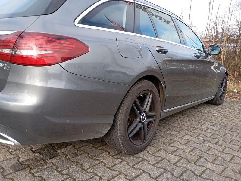 Gebraucht Mercedes C220 194 PS (142 kW) 2019 Braun Limousine