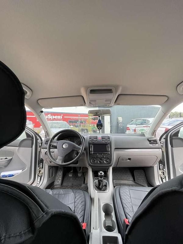 Gebraucht VW Jetta Trendline 102 PS (75 kW) 2009 Silber Limousine