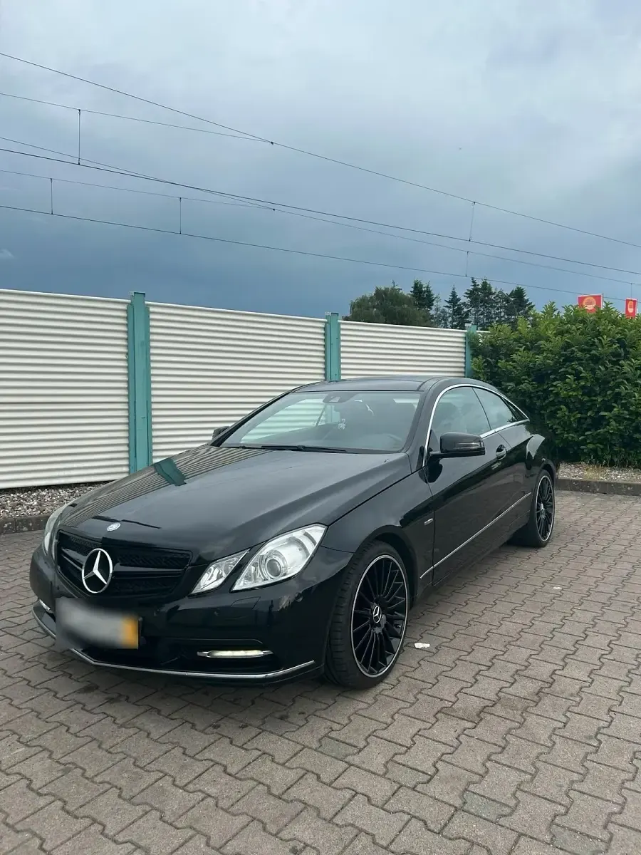 Gebraucht Mercedes E250 204 PS (150 kW) 2011 Schwarz Coupé