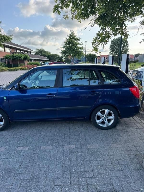 Gebraucht Skoda Fabia 75 PS (55 kW) 2010 Blau Kombi