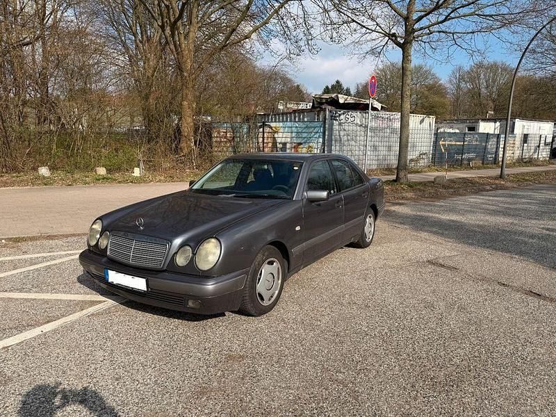 Gebraucht Mercedes E290 Classic 129 PS (94 kW) 1999 Grau Limousine