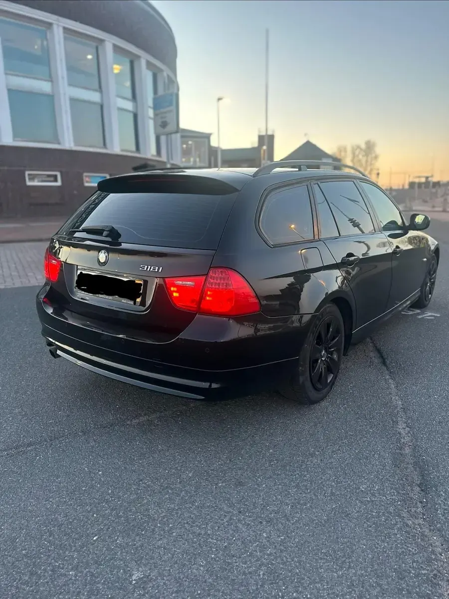 Second-hand BMW 318 143 CP (105 kW) 2010 Negru Break