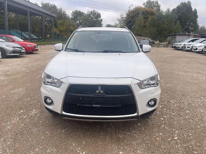 Weiß Gebraucht 2011 Mitsubishi Outlander SUV | 5.999 € (Guter Preis) - Bild 1/4