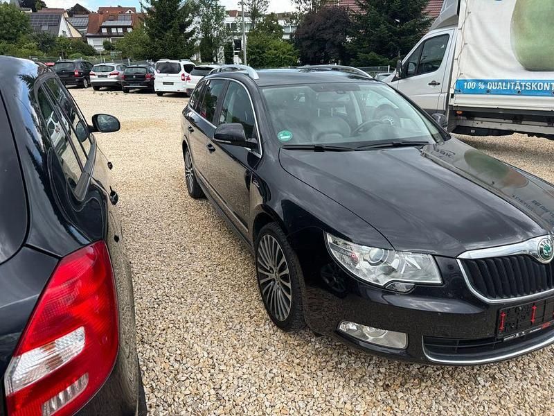 Schwarz Gebraucht 2012 Skoda Superb LAURIN & KLEMENT Kombi | 7.999 € (Guter Preis) - Bild 1/4