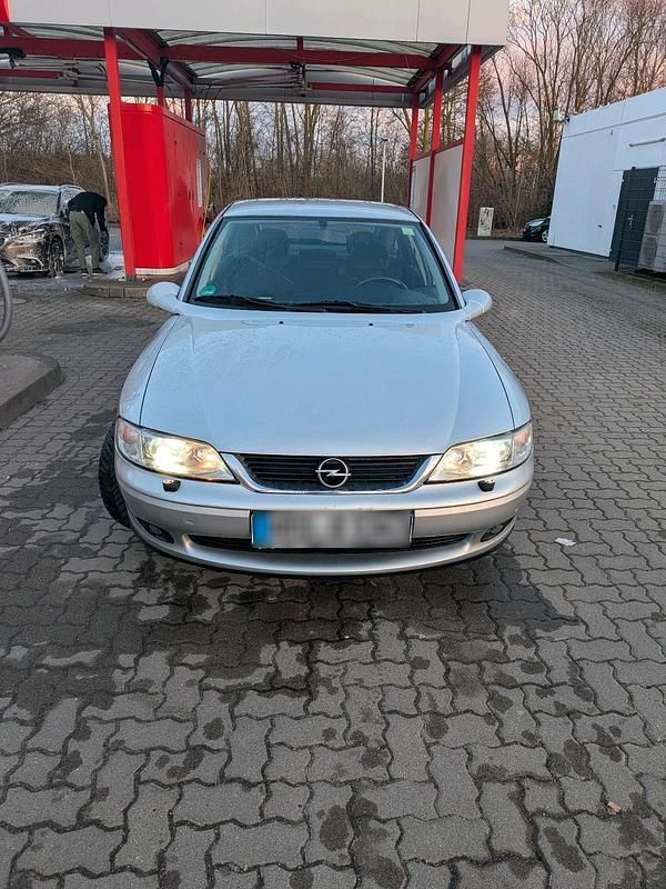 Gebraucht Opel Vectra 101 PS (74 kW) 2001 Silber Limousine