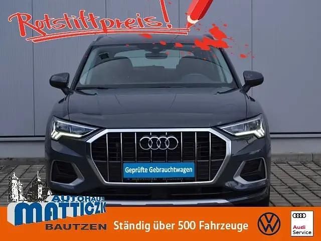 Grau (nanograu metallic) Gebraucht 2022 Audi Q3 Advanced SUV | 36.788 € (Teuer) - Bild 1/4