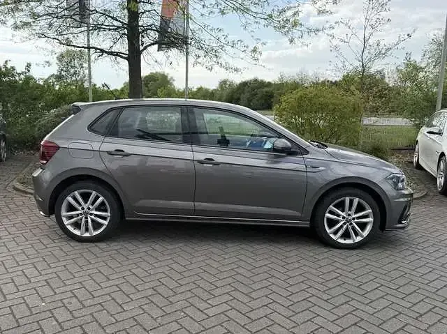 Gebraucht VW Polo R-line 80 PS (58 kW) 2020 Limestone grey metallic Kleinwagen