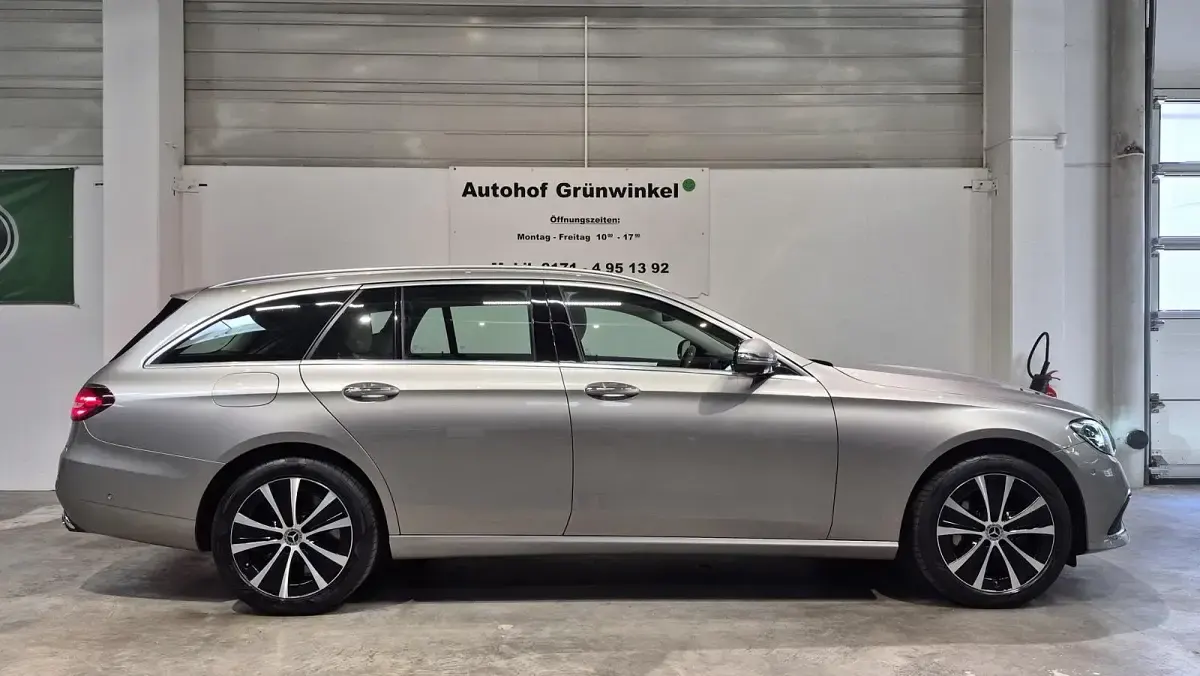 Gebraucht Mercedes E300 Avantgarde 316 PS (232 kW) 2023 Beige Kombi