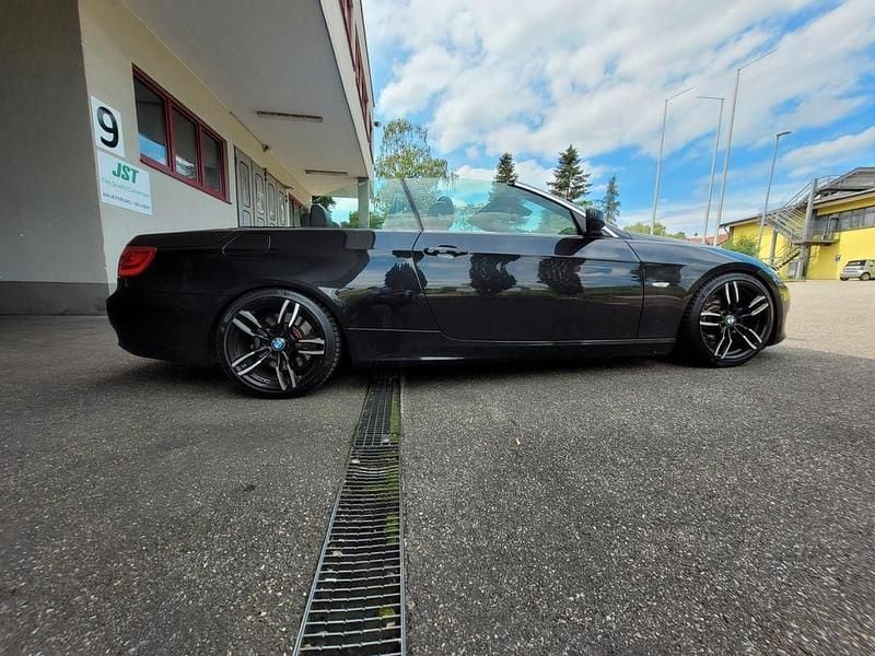 Gebraucht BMW 330 Cabriolet Sport Line 272 PS (200 kW) 2011 Schwarz Cabrio
