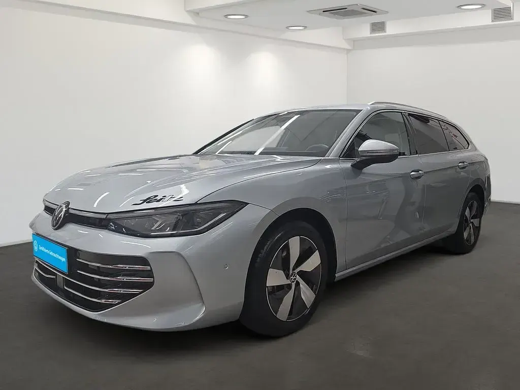 Gebraucht VW Passat Elegance 150 PS (110 kW) 2025 Silber Kombi