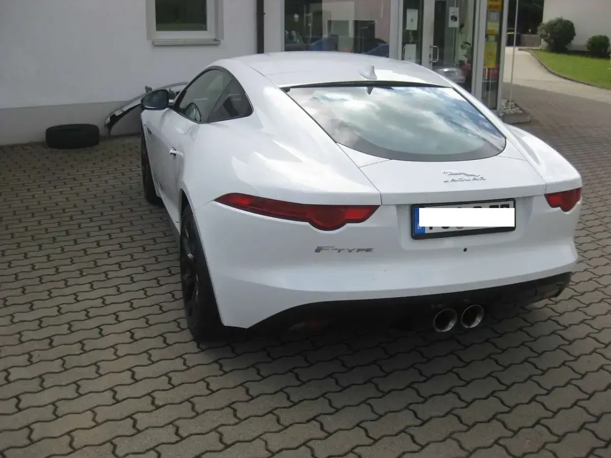 Gebraucht Jaguar F-Type Basis 340 PS (250 kW) 2016 Fuji white Coupé