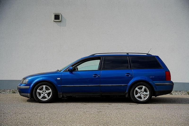Blau Gebraucht 1998 VW Passat Comfortline Limousine | 799 € (Superpreis) - Bild 1/4