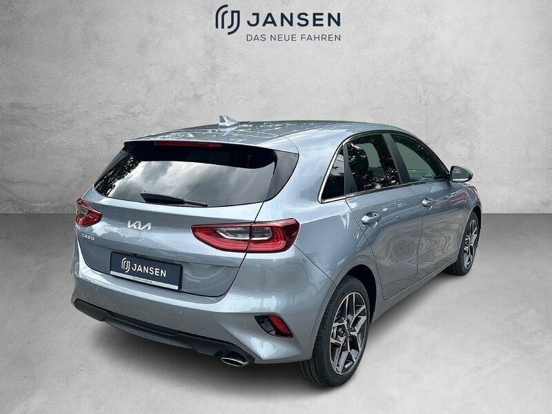 Neu Kia Ceed 140 PS (102 kW) 2025 Silber Kleinwagen