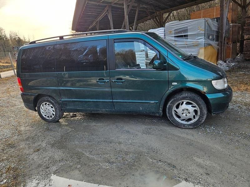 Gebraucht Mercedes V220 122 PS (89 kW) 2002 Grün Van / Kleinbus