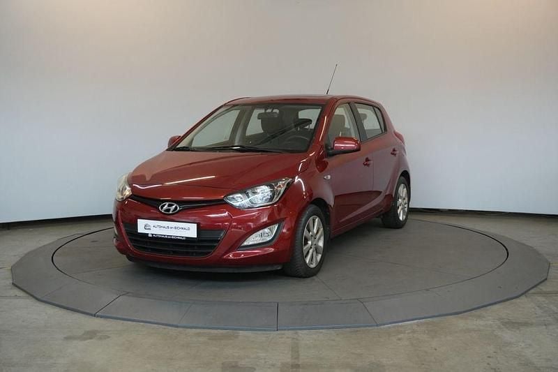 Rot Gebraucht 2014 Hyundai i20 Classic Limousine | 4.990 € (Guter Preis) - Bild 1/4