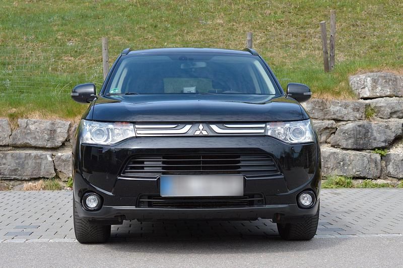 Gebraucht Mitsubishi Outlander 150 PS (110 kW) 2012 Schwarz SUV
