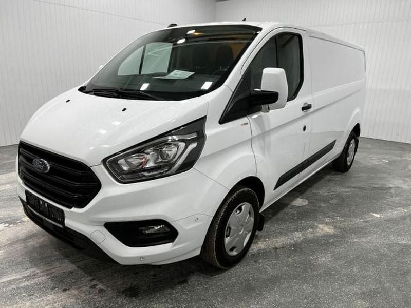 Gebraucht Ford 300 131 PS (96 kW) 2022 Frostweiss/frozenwhite (pn3gz0) Van