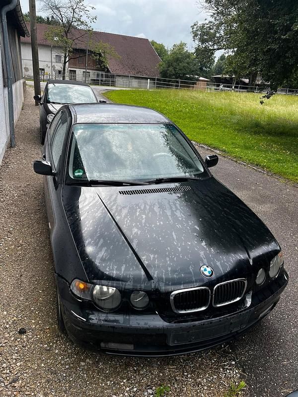 Schwarz Gebraucht 2002 BMW 320 Kombi | 750 € (Superpreis) - Bild 1/4