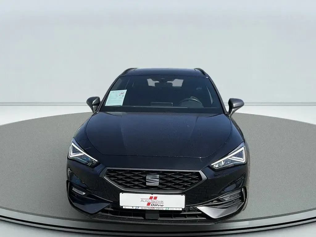 Second-hand Seat Leon FR 190 CP (139 kW) 2023 Negru Berlinǎ