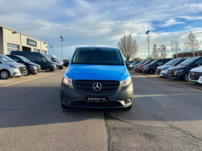 Gebraucht Mercedes e-Vito 85 kW (116 PS) 2021 Himmelblau Van / Kleinbus