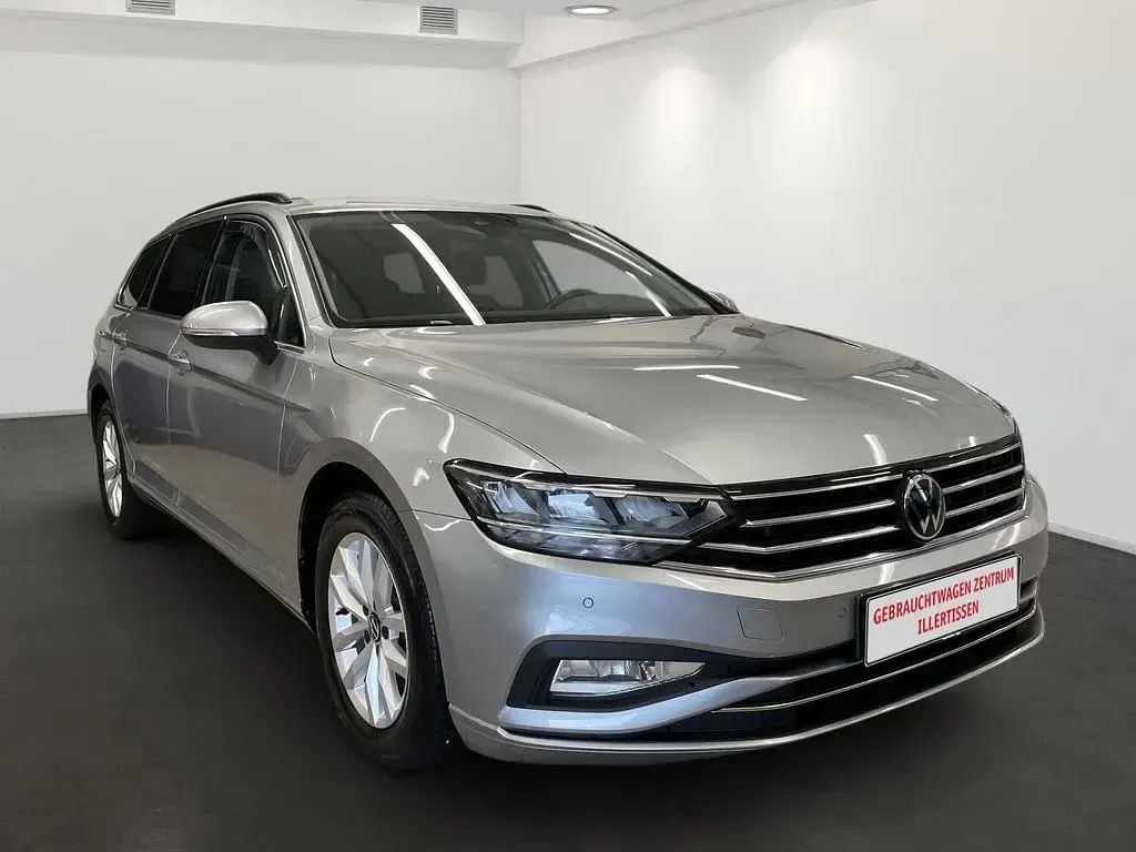 Gebraucht VW Passat Business 150 PS (110 kW) 2023 Silber Kombi
