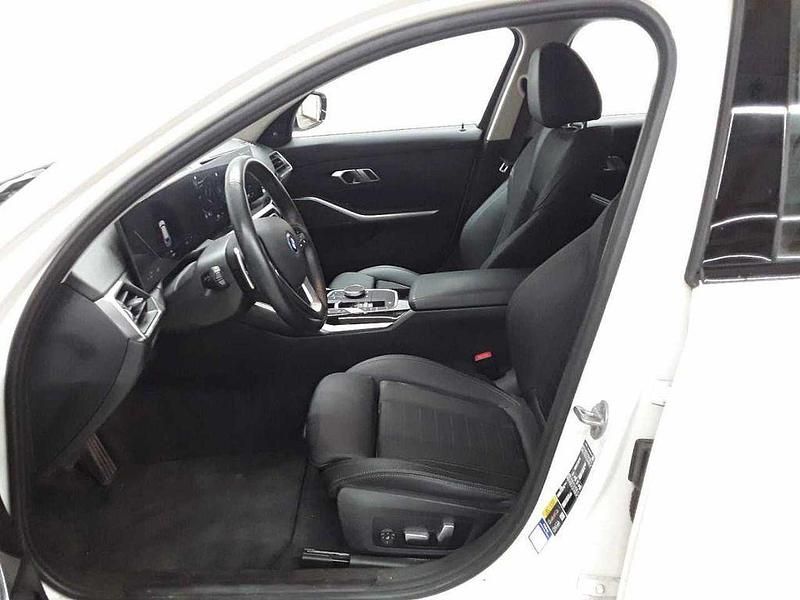 Gebraucht BMW 330e Sport Line 184 PS (135 kW) 2022 Weiß Kombi