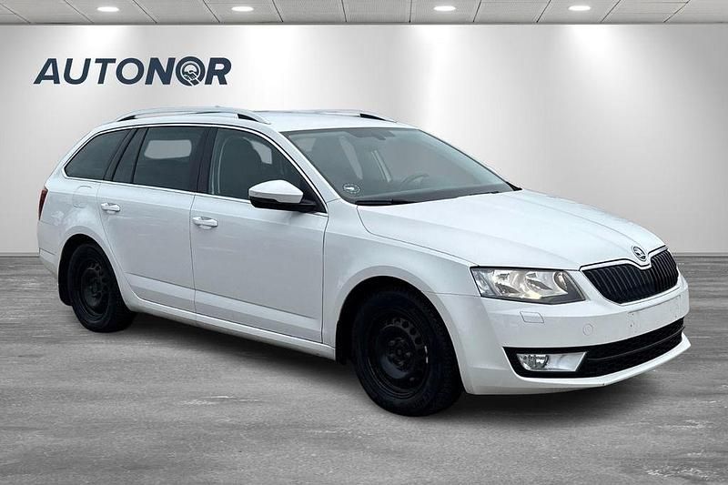 Gebraucht Skoda Octavia 150 PS (110 kW) 2015 Weiß Kleinwagen