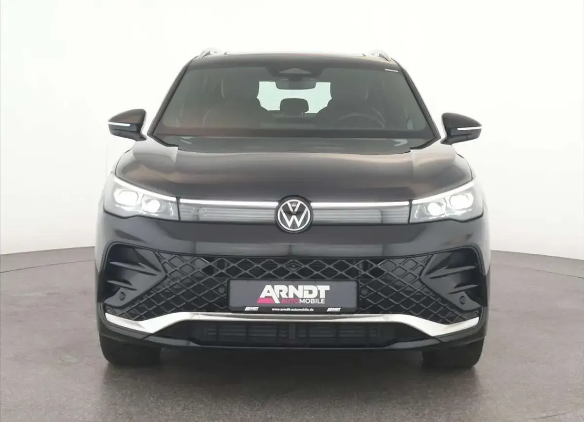 Gebraucht VW Tiguan R-line 193 PS (141 kW) 2024 Deep black perleffekt SUV