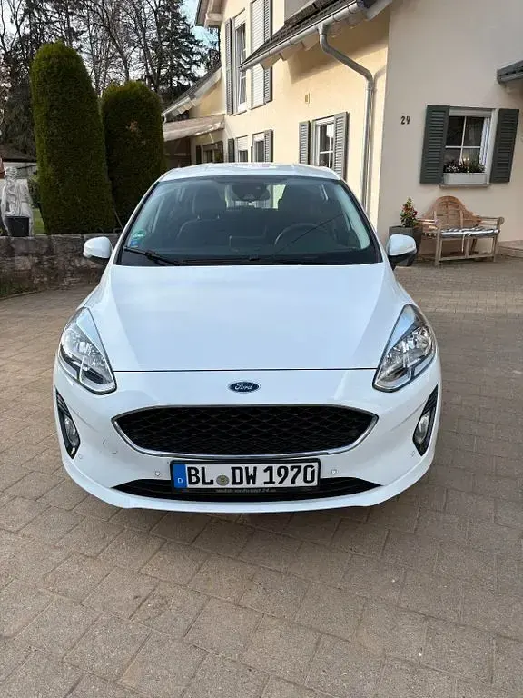 Second-hand Ford Fiesta 101 CP (74 kW) 2017 Alb Hatchback