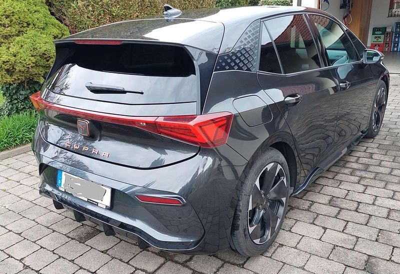 Second-hand Cupra Born 150 kW (204 CP) 2022 Negru Hatchback