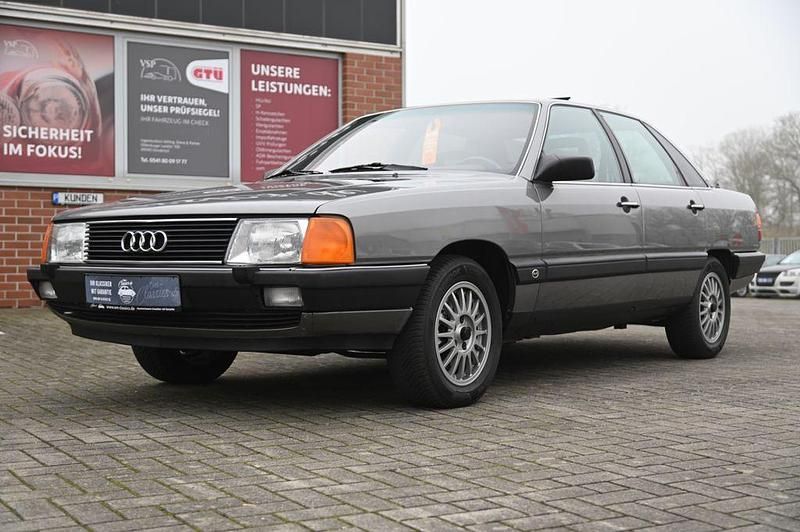 Grau Gebraucht 1986 Audi 100 Young Limousine | 11.990 € - Bild 1/4