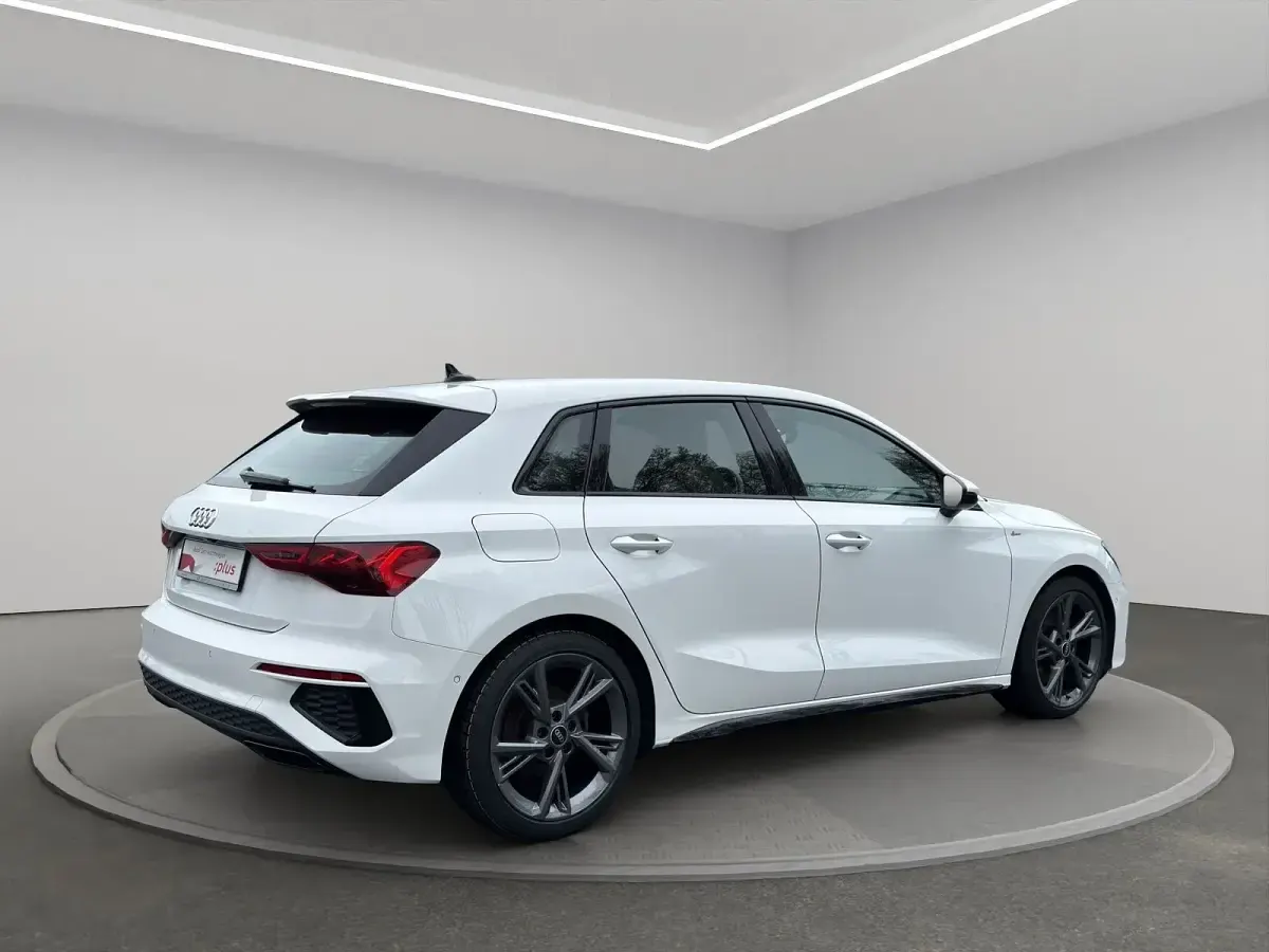 Gebraucht Audi A3 Design 150 PS (110 kW) 2021 Ibisweiß Limousine