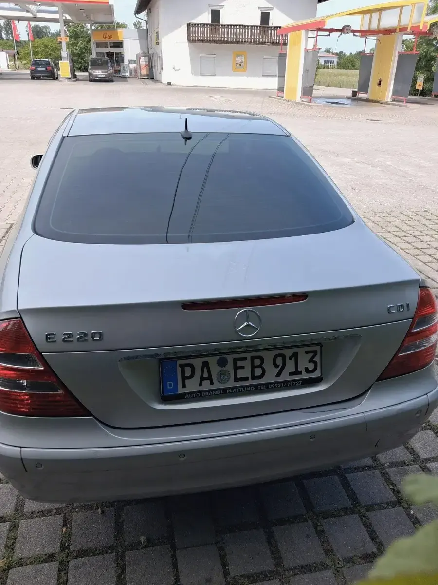 Gebraucht Mercedes E220 2002 Grau Limousine