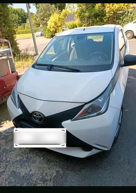 Weiß Gebraucht 2017 Toyota Aygo Kleinwagen | 3.999 € - Bild 1/4