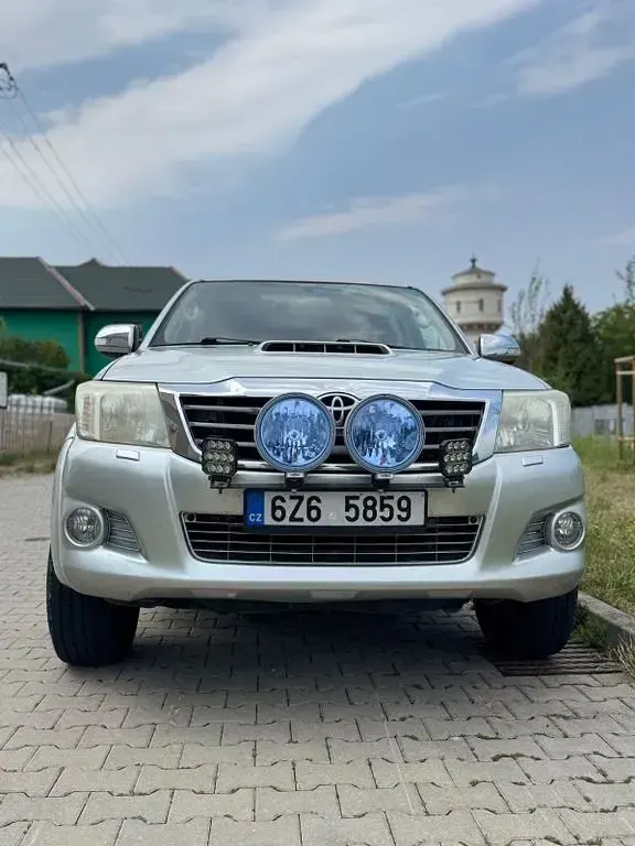 Gebraucht Toyota HiLux 171 PS (125 kW) 2014 Silber Pickup