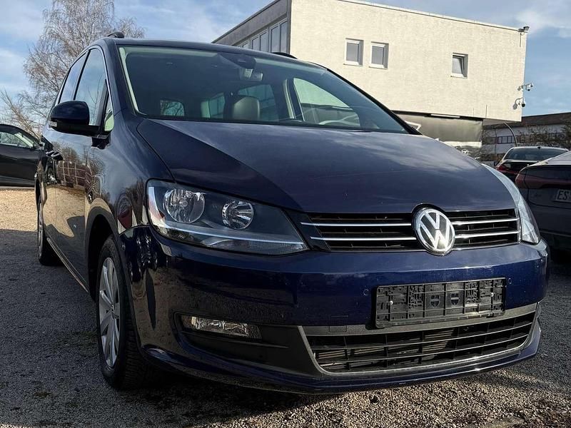 Gebraucht VW Sharan Comfortline 150 PS (110 kW) 2019 Atlantik blue metallic Van / Kleinbus