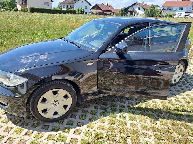 Schwarz Gebraucht 2009 BMW 116 Kleinwagen | 1.700 € (Superpreis) - Bild 1/4