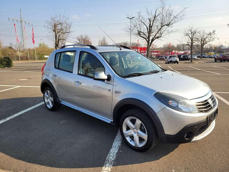 Second-hand Dacia Sandero Stepway 84 CP (61 kW) 2011 Gri Hatchback