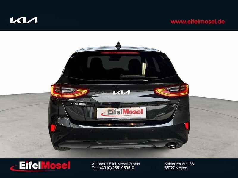 Neu Kia Ceed 140 PS (102 kW) 2026 Schwarz Kleinwagen
