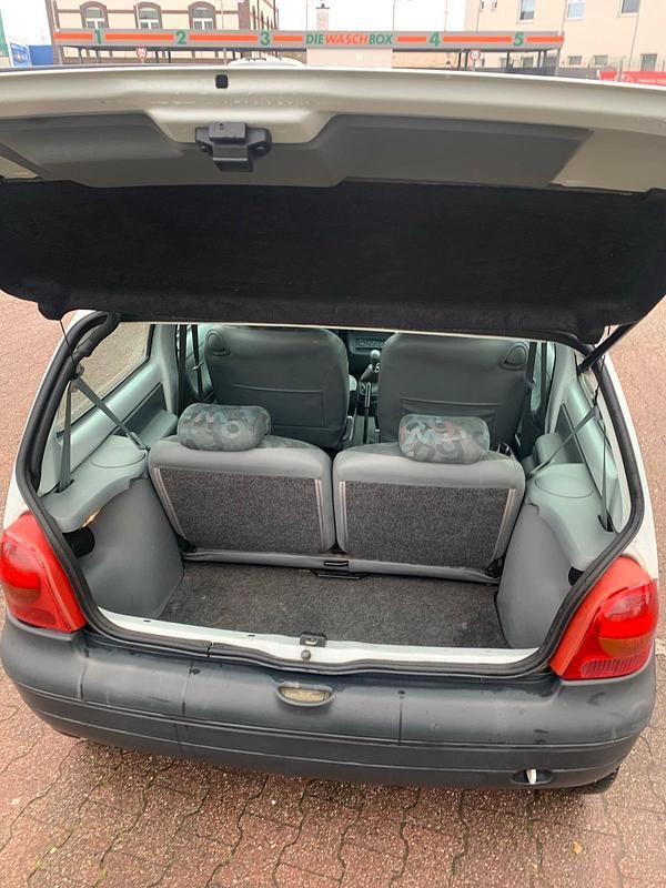 Second-hand Renault Twingo Elysee 58 CP (42 kW) 2007 Alb Hatchback