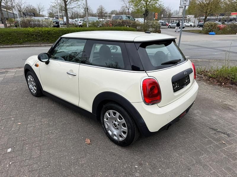 Begagnad Mini ONE 75 HK (55 kW) 2016 Vit Halvkombi