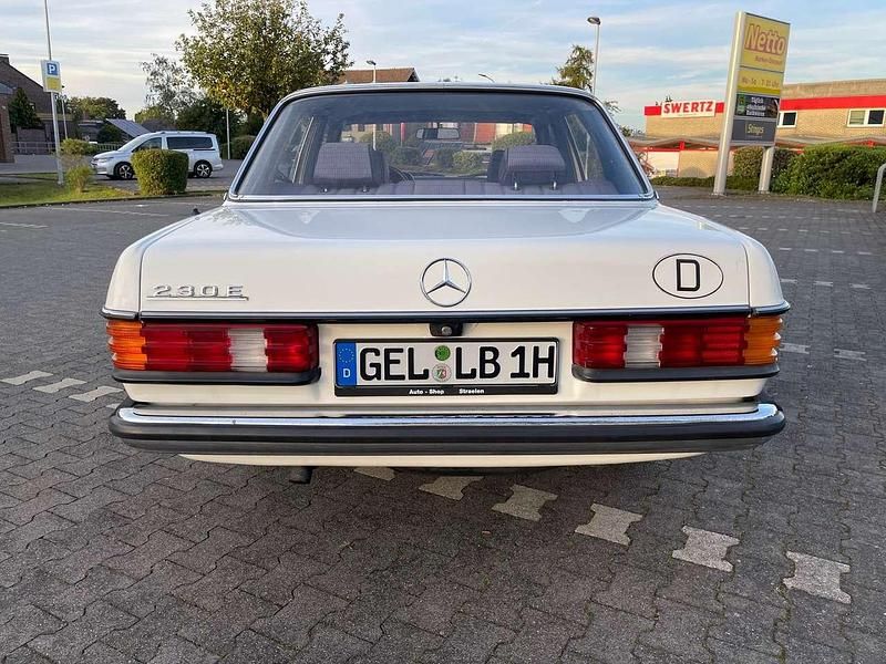 Gebraucht Mercedes E230 136 PS (100 kW) 1984 Weiss Limousine