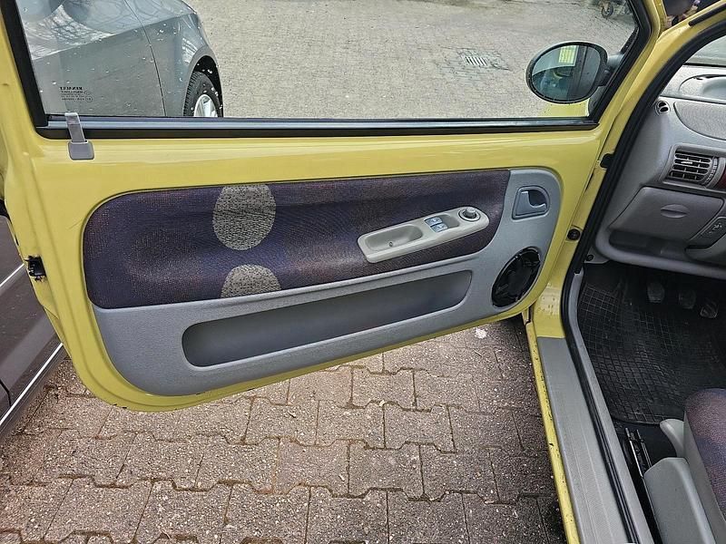 Gebraucht Renault Twingo 58 PS (42 kW) 2001 Gelb Kleinwagen