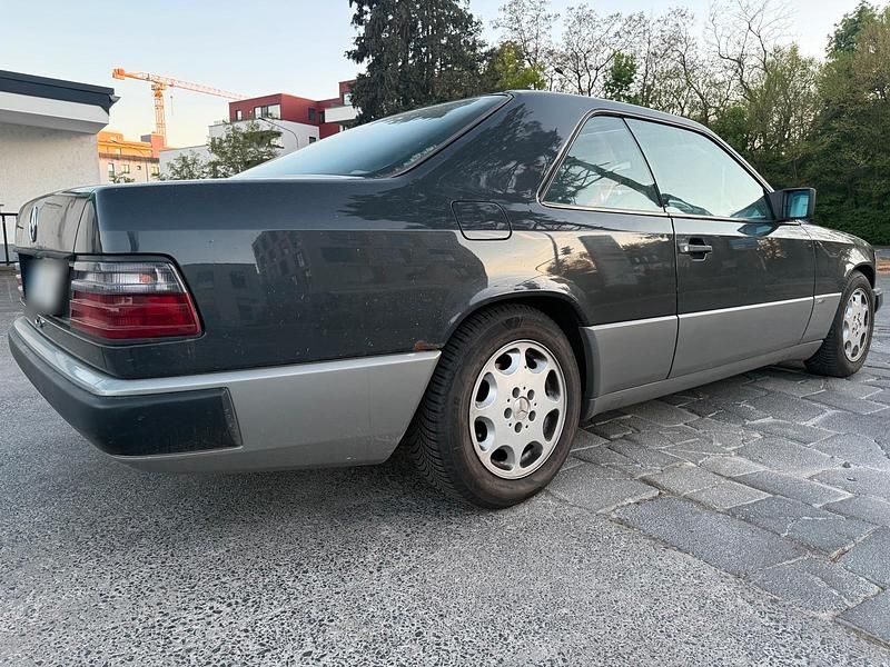 Używany Mercedes E230 122 KM (89 kW) 1988 Coupe