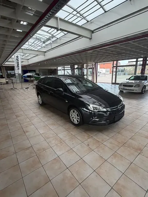 Gebraucht Opel Astra Edition 105 PS (77 kW) 2018 Schwarz Kombi
