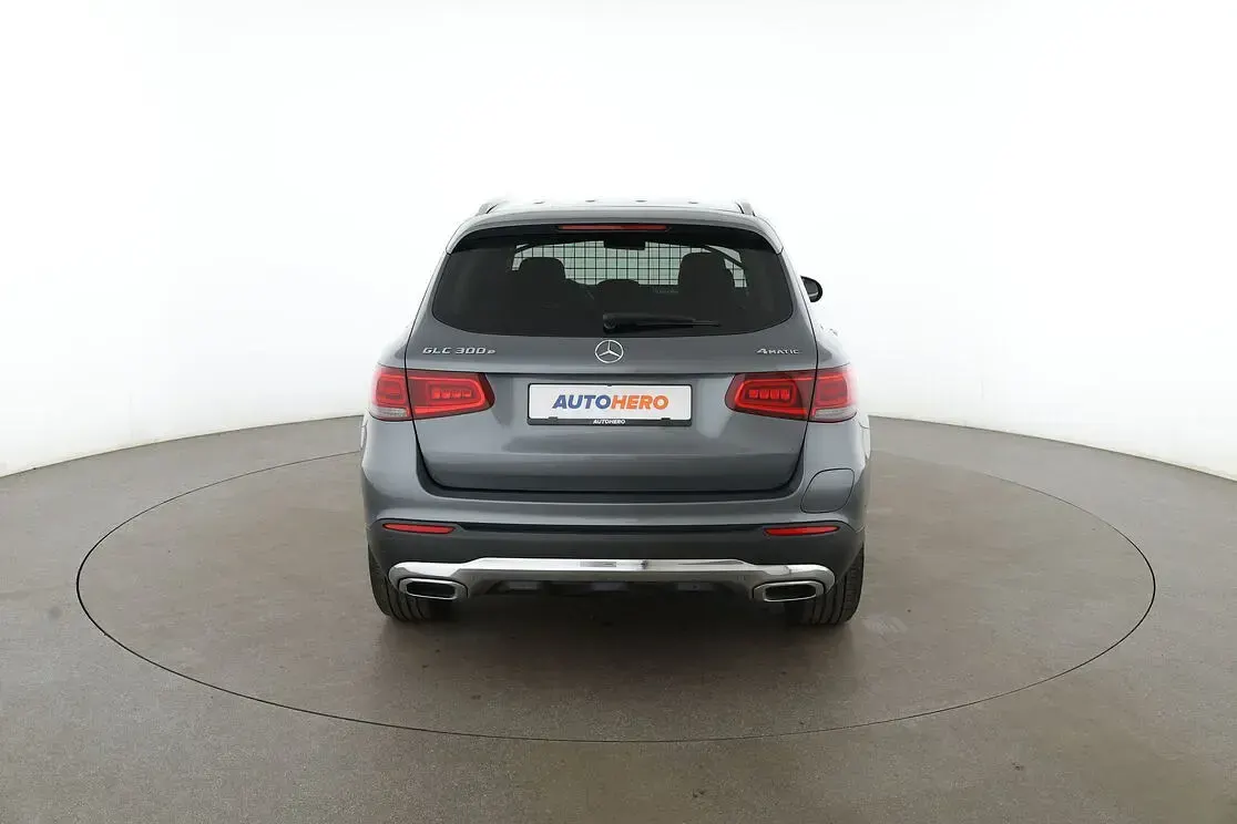 Gebraucht Mercedes GLC300e 122 PS (89 kW) 2021 Grau SUV
