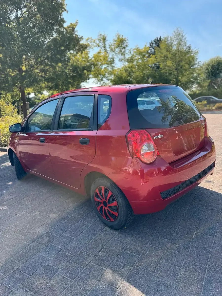 Gebraucht Chevrolet Aveo 75 PS (55 kW) 2009 Rot Kleinwagen